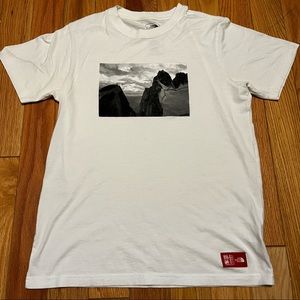 North Face Mountain Tee Medium